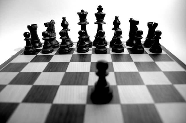 one-pawn-against-a-kingdom_art
